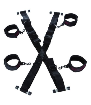 CALEXOTICS - SCANDAL ESPOSAS CON FORMA DE CRUZ PARA LA PUERTA